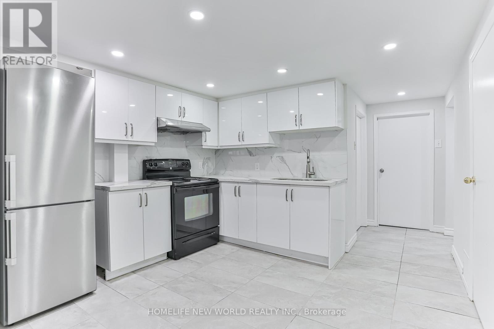 3 Erlesmere Avenue, Brampton, Ontario  L6W 2T4 - Photo 13 - W12205602