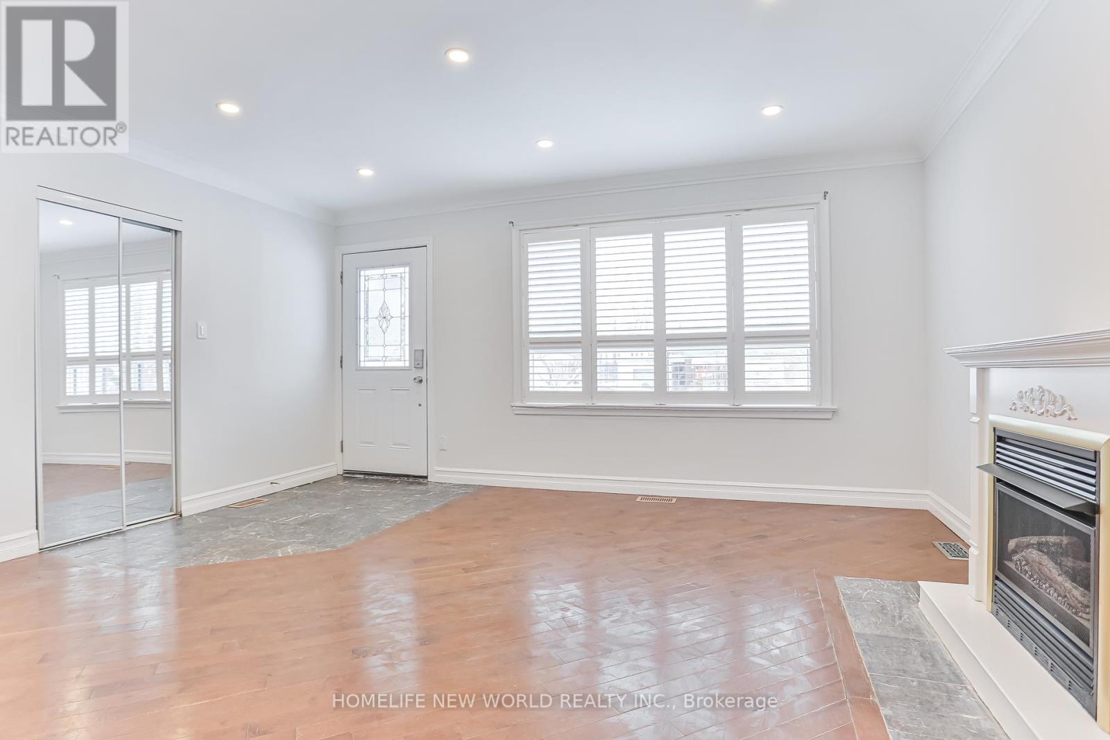 3 Erlesmere Avenue, Brampton, Ontario  L6W 2T4 - Photo 2 - W12205602