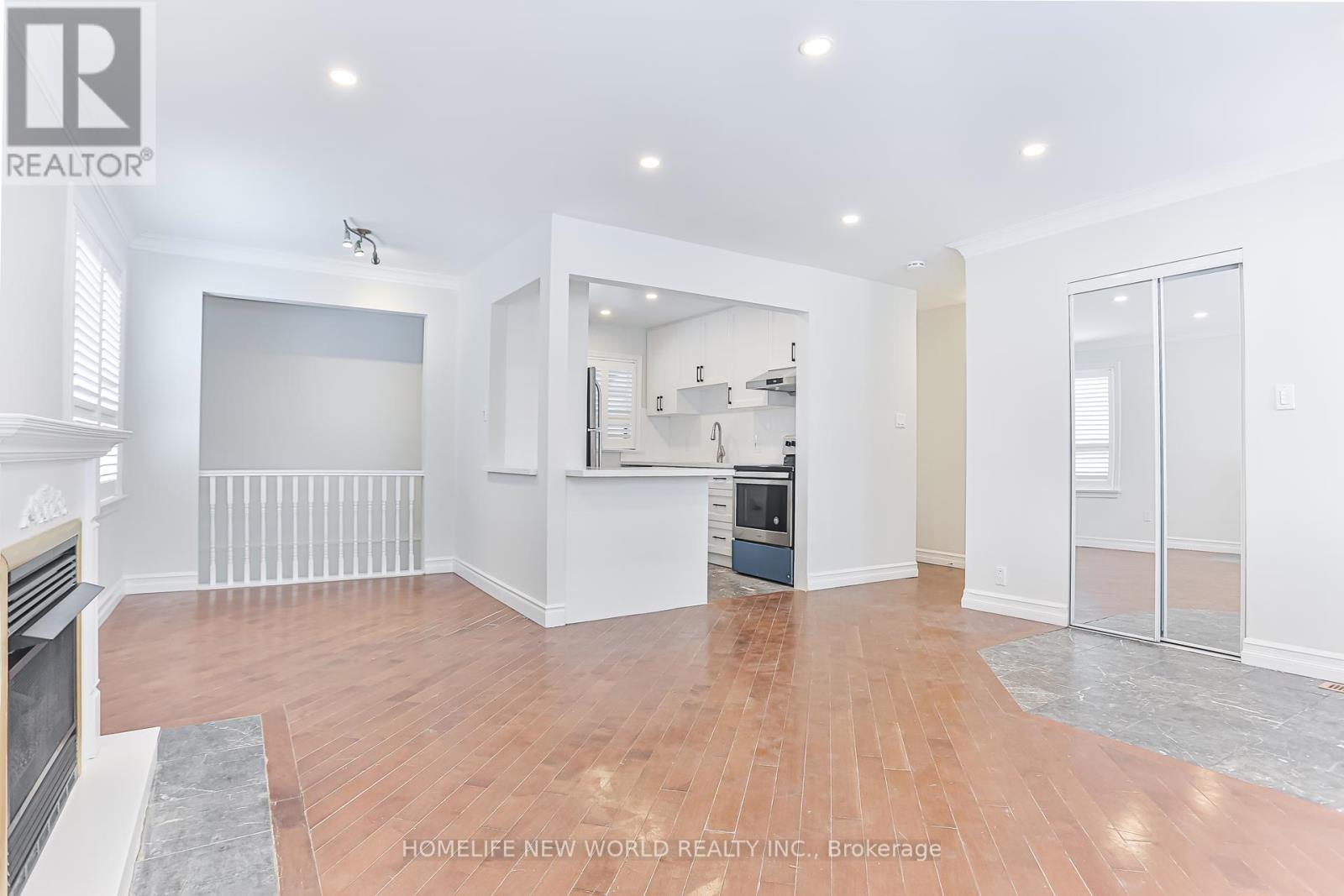 3 Erlesmere Avenue, Brampton, Ontario  L6W 2T4 - Photo 4 - W12205602