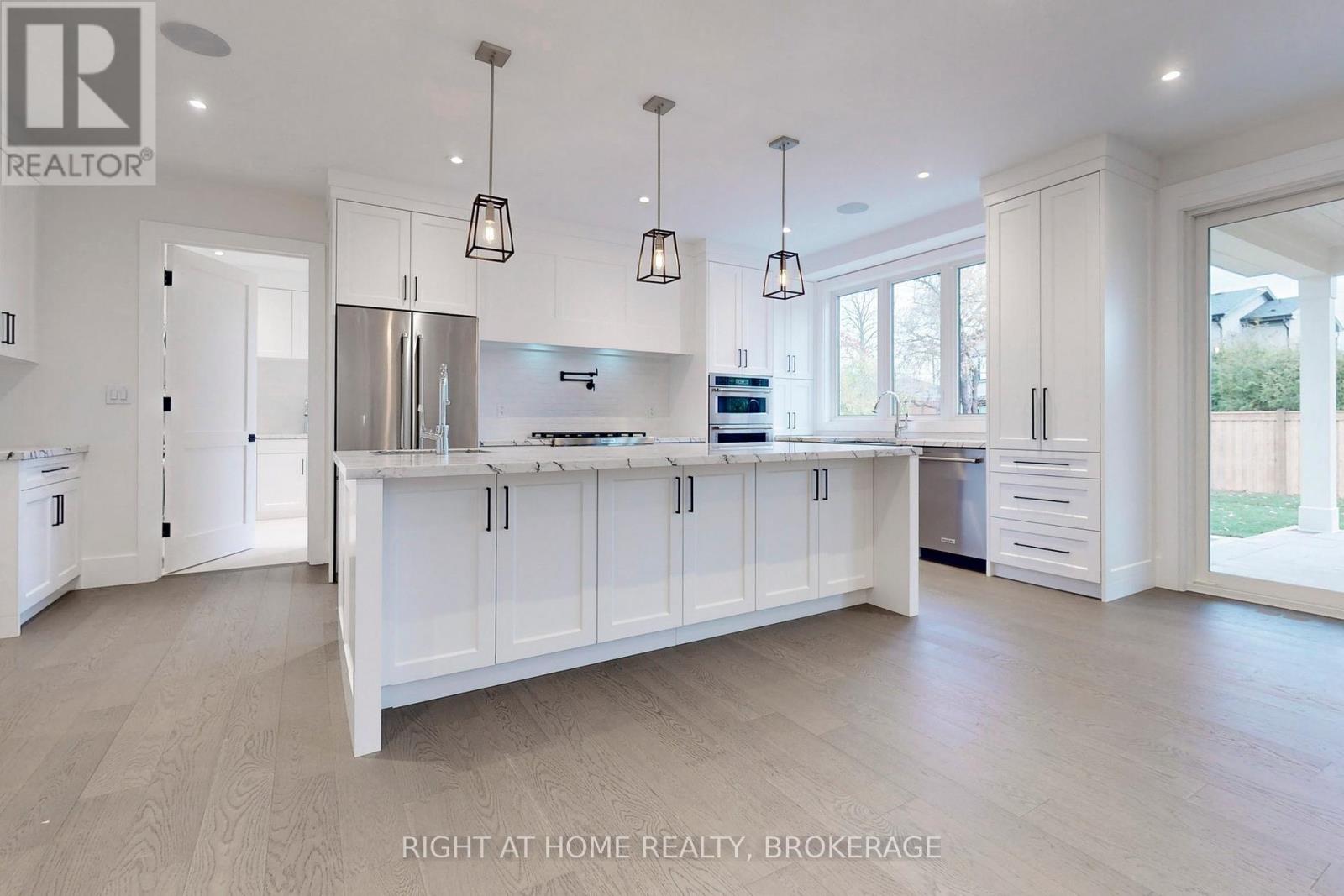 274 Weighton Drive, Oakville, Ontario  L6K 2R1 - Photo 6 - W12205609