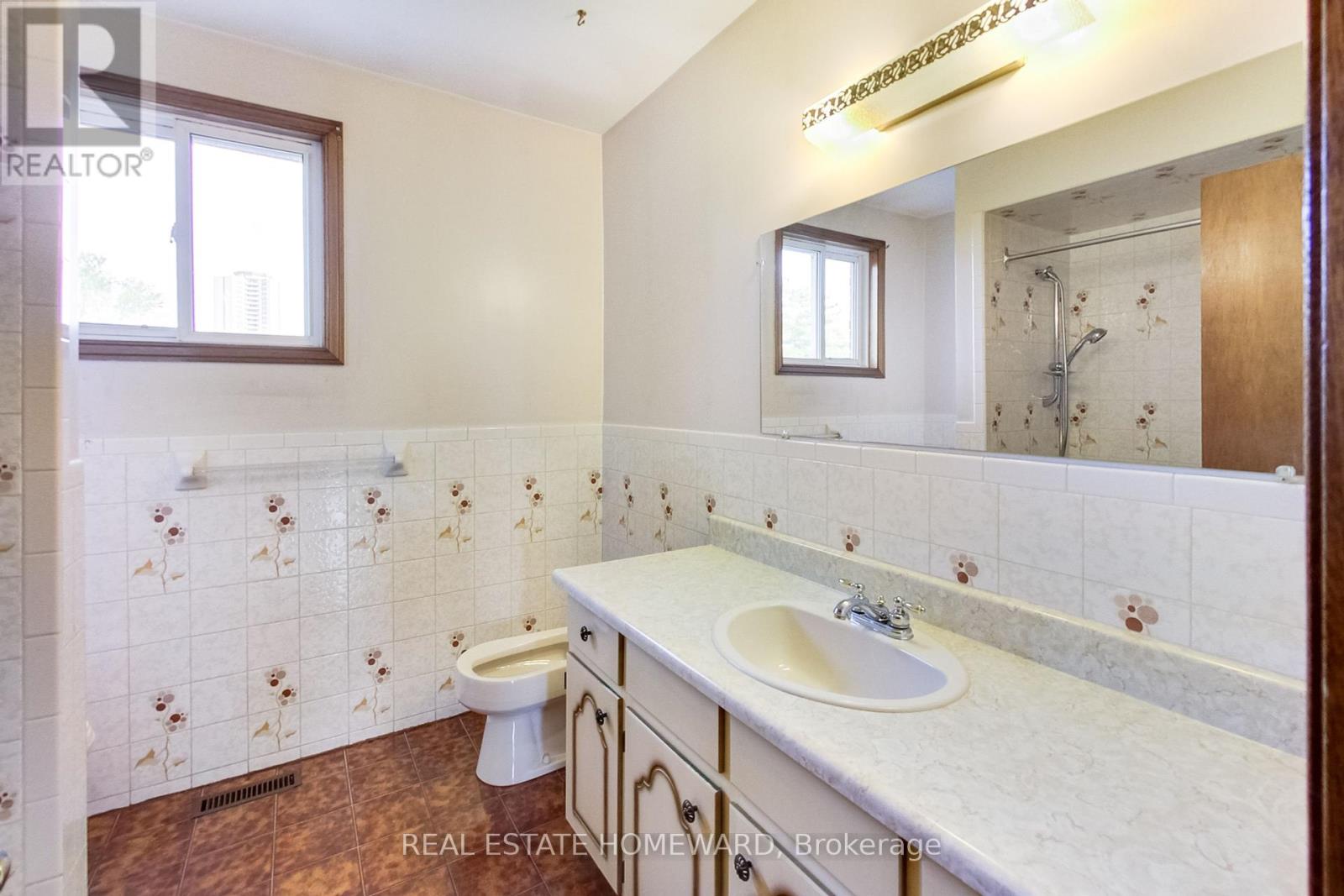 81a St Andrews Boulevard, Toronto, Ontario  M9R 1W4 - Photo 25 - W12205625