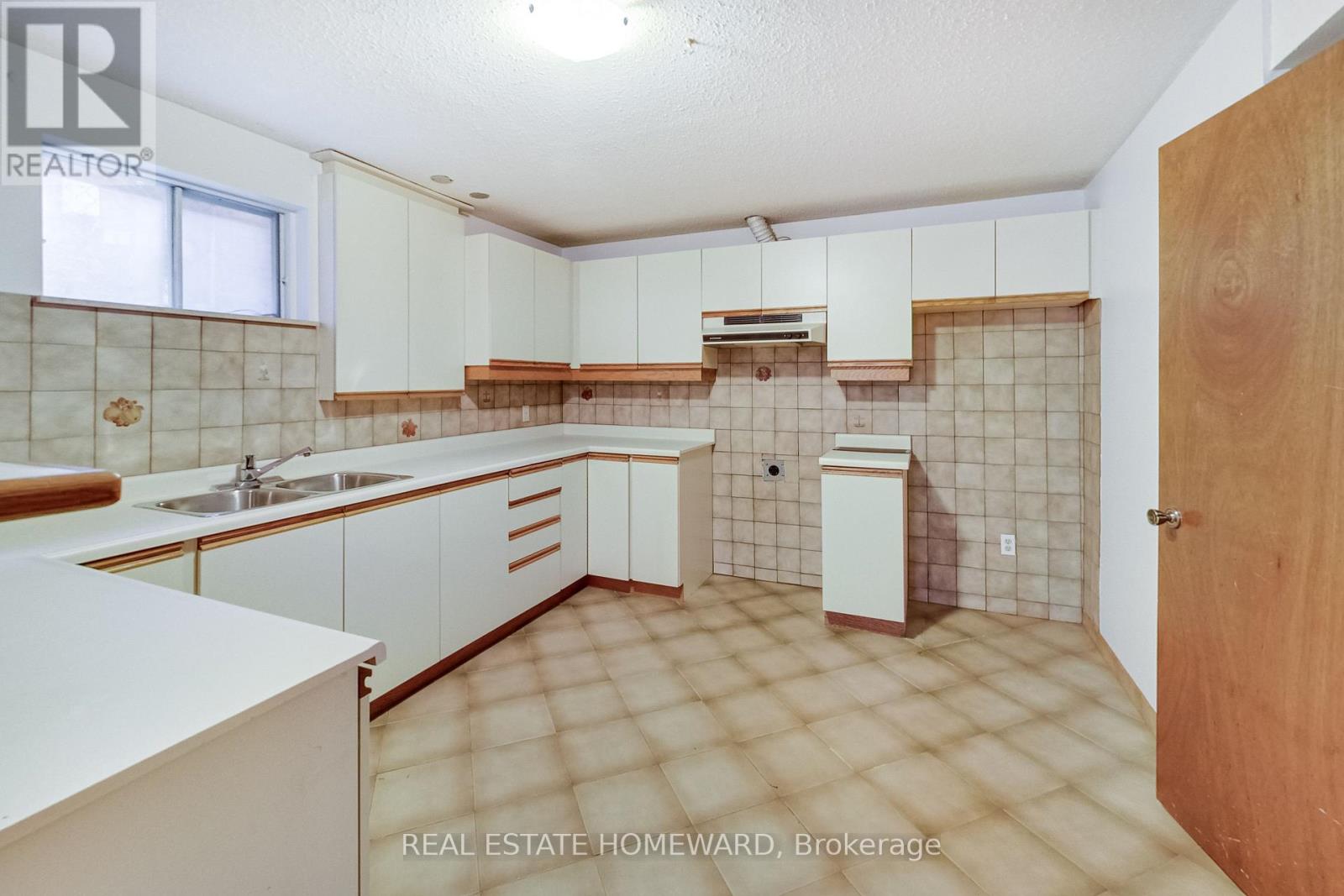 81a St Andrews Boulevard, Toronto, Ontario  M9R 1W4 - Photo 27 - W12205625