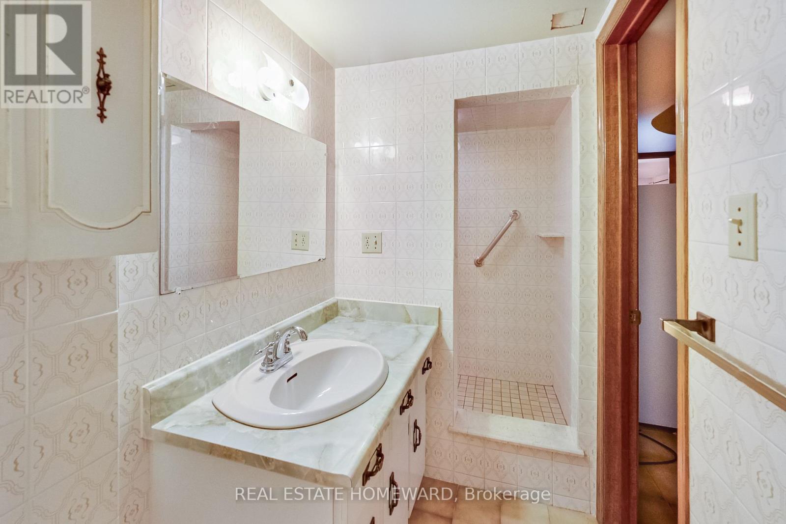 81a St Andrews Boulevard, Toronto, Ontario  M9R 1W4 - Photo 32 - W12205625