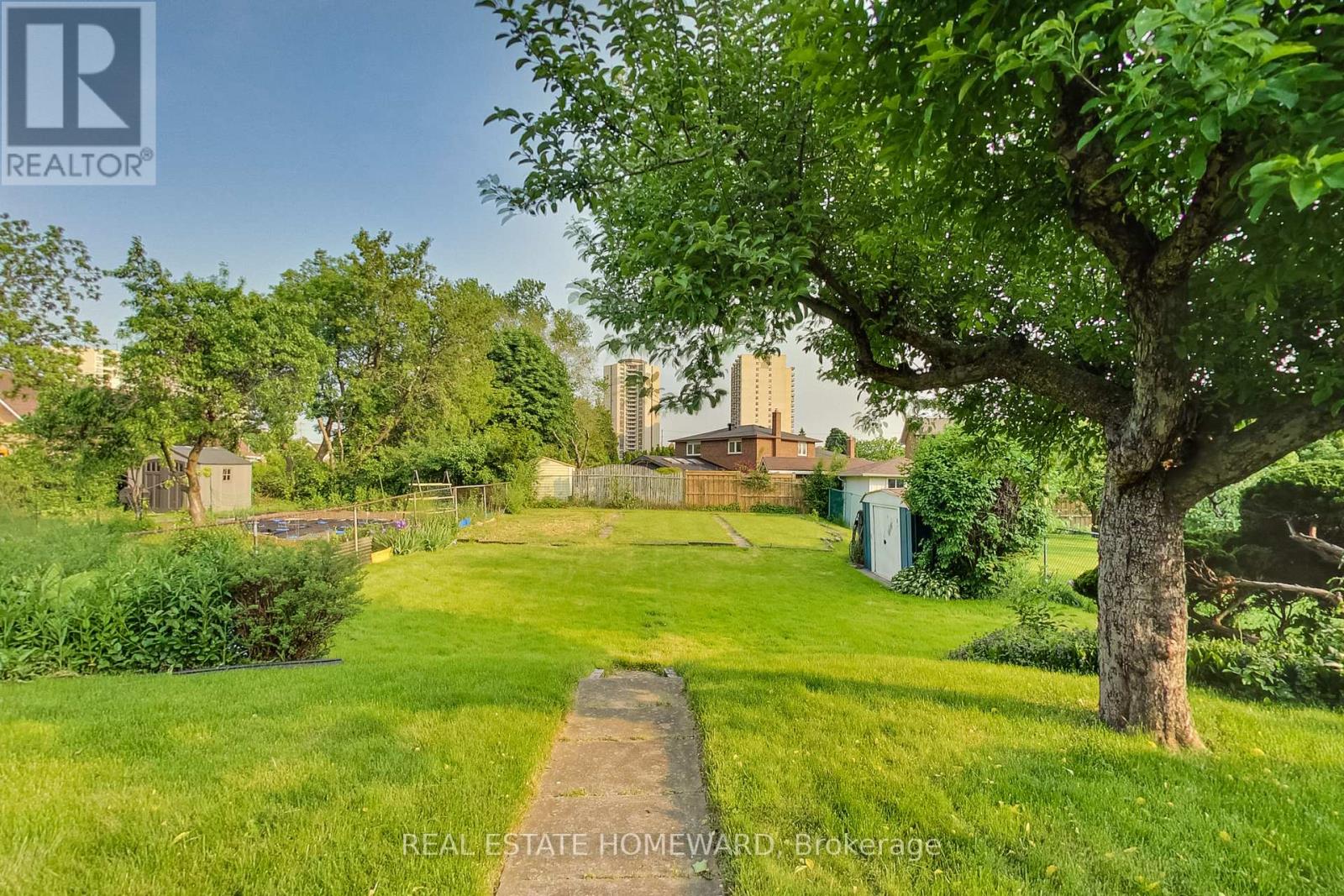 81a St Andrews Boulevard, Toronto, Ontario  M9R 1W4 - Photo 34 - W12205625