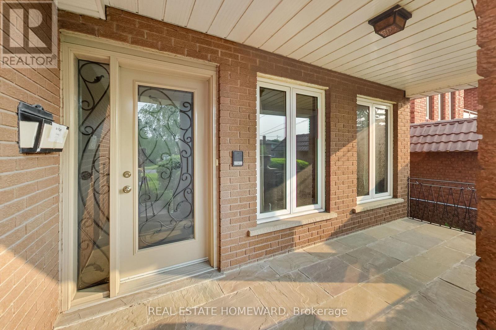81a St Andrews Boulevard, Toronto, Ontario  M9R 1W4 - Photo 4 - W12205625