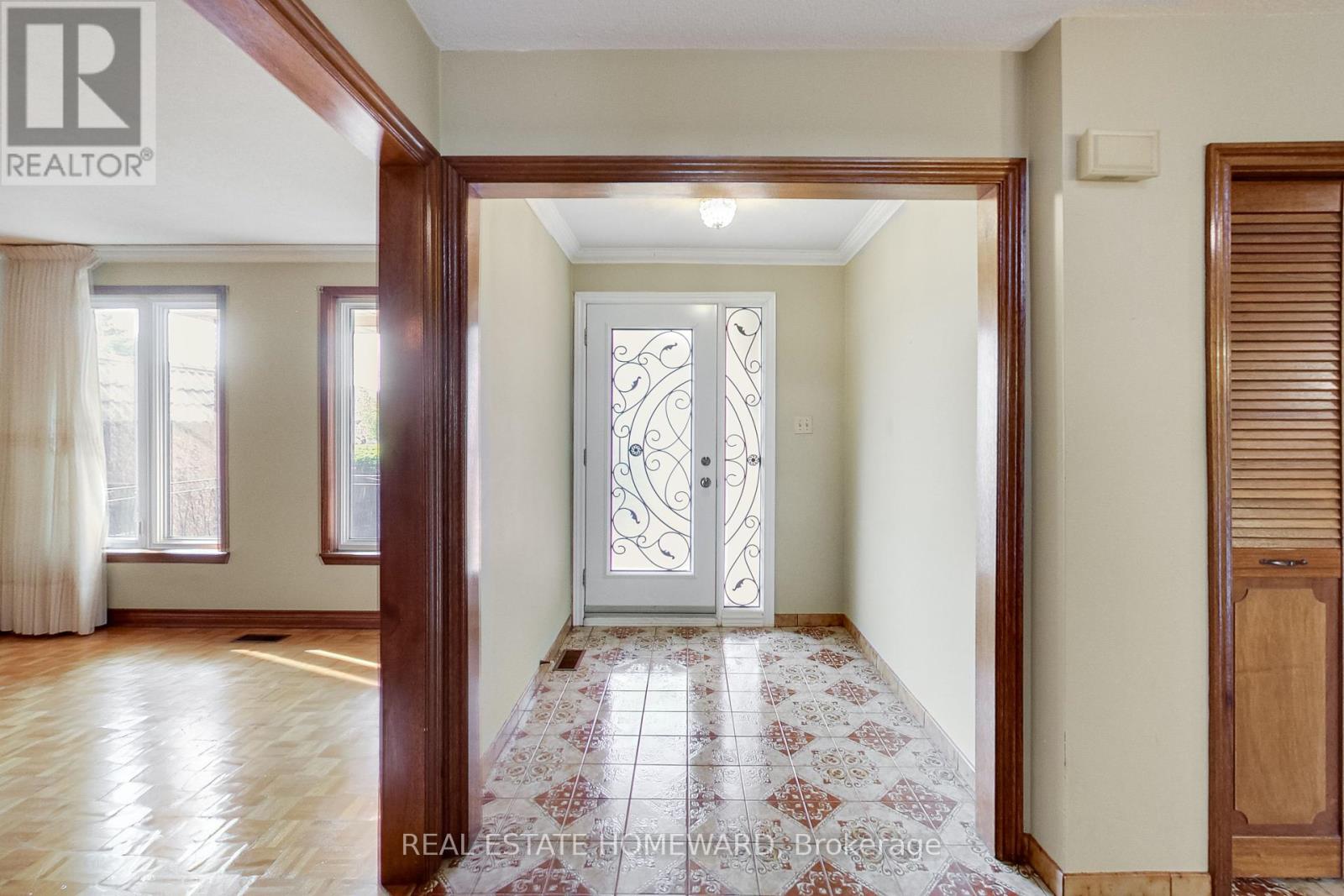 81a St Andrews Boulevard, Toronto, Ontario  M9R 1W4 - Photo 7 - W12205625