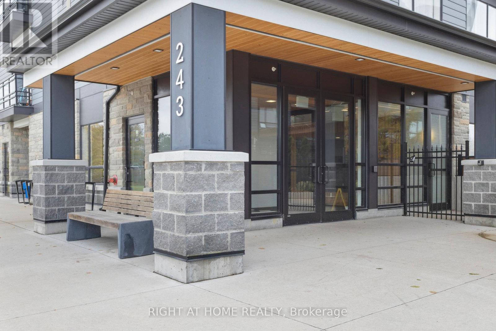 608 - 243 Northfield Drive E, Waterloo, Ontario  N2K 0H2 - Photo 3 - X12205604
