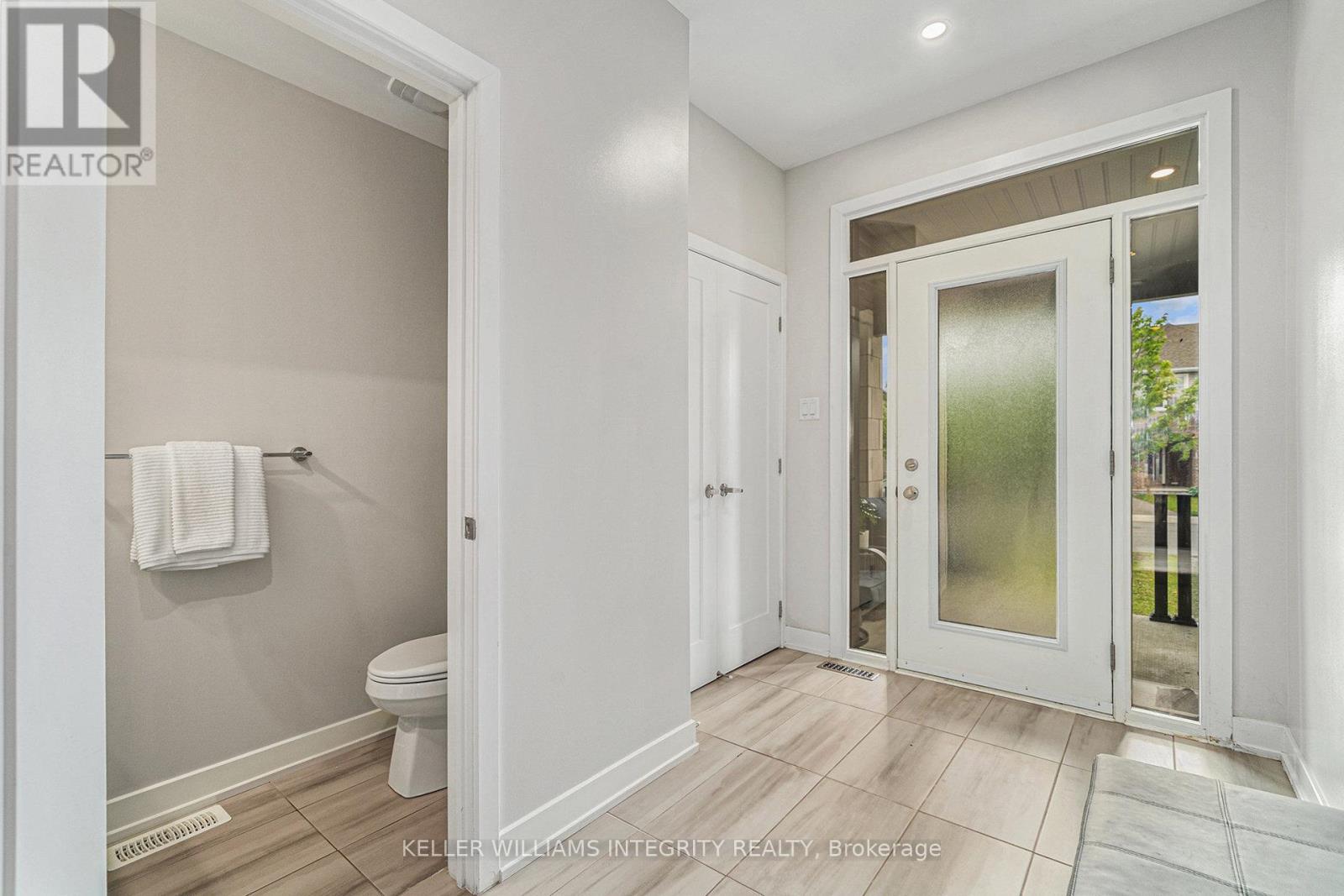 658 Putney Crescent, Ottawa, Ontario  K2S 2N7 - Photo 4 - X12203873