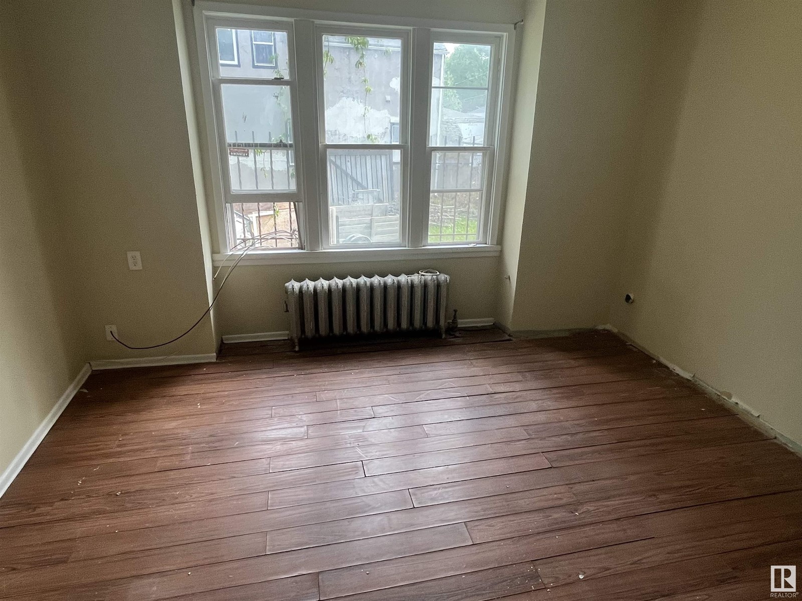 Property at 10862 92 ST NW image 5