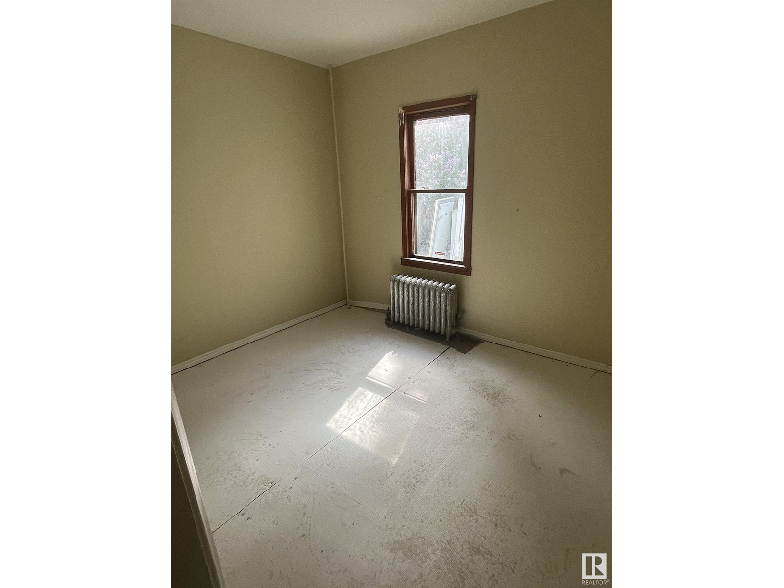 Property at 10862 92 ST NW image 3