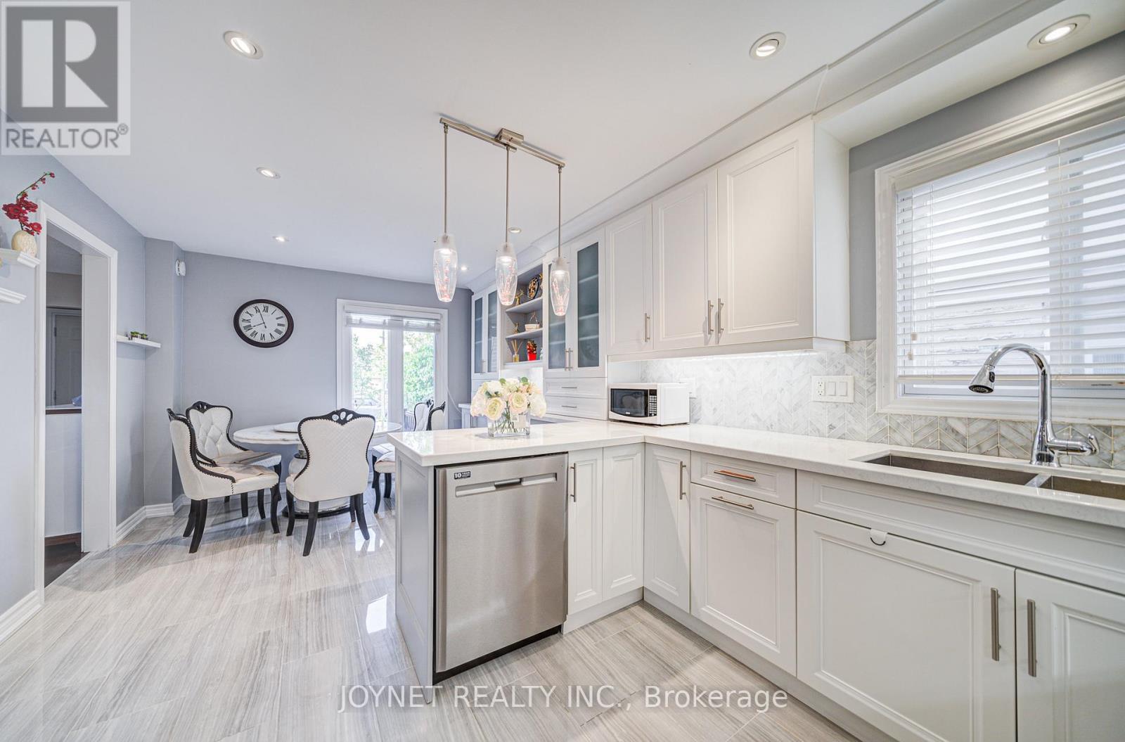3218 Valcourt Crescent, Mississauga, Ontario  L5L 5J9 - Photo 10 - W12205331
