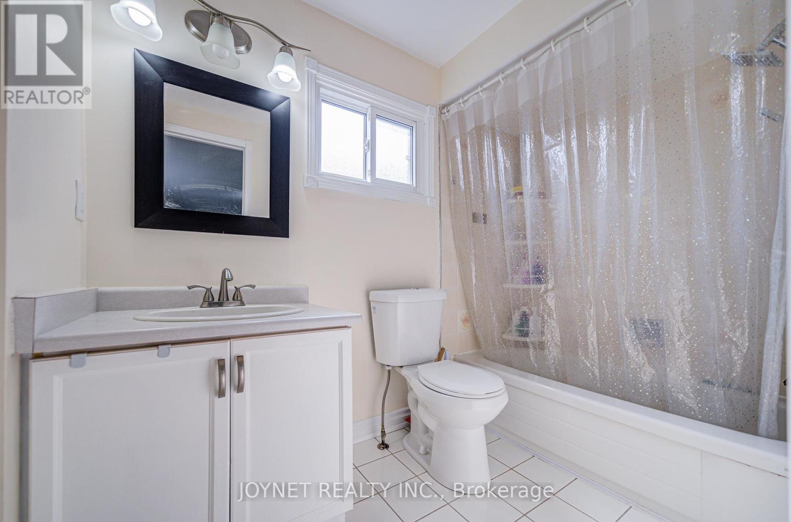 3218 Valcourt Crescent, Mississauga, Ontario  L5L 5J9 - Photo 20 - W12205331