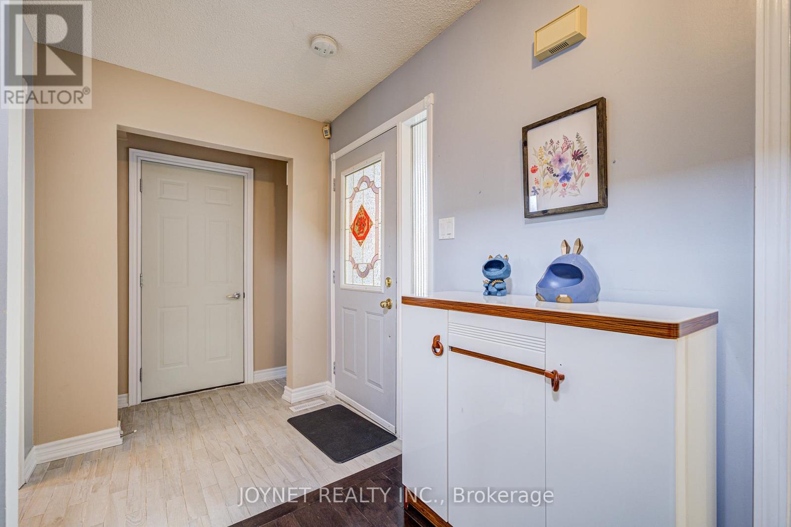 3218 Valcourt Crescent, Mississauga, Ontario  L5L 5J9 - Photo 3 - W12205331