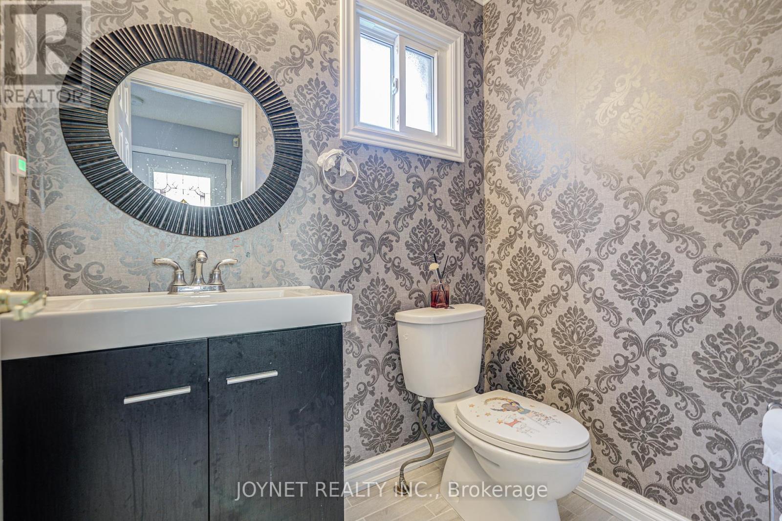 3218 Valcourt Crescent, Mississauga, Ontario  L5L 5J9 - Photo 6 - W12205331
