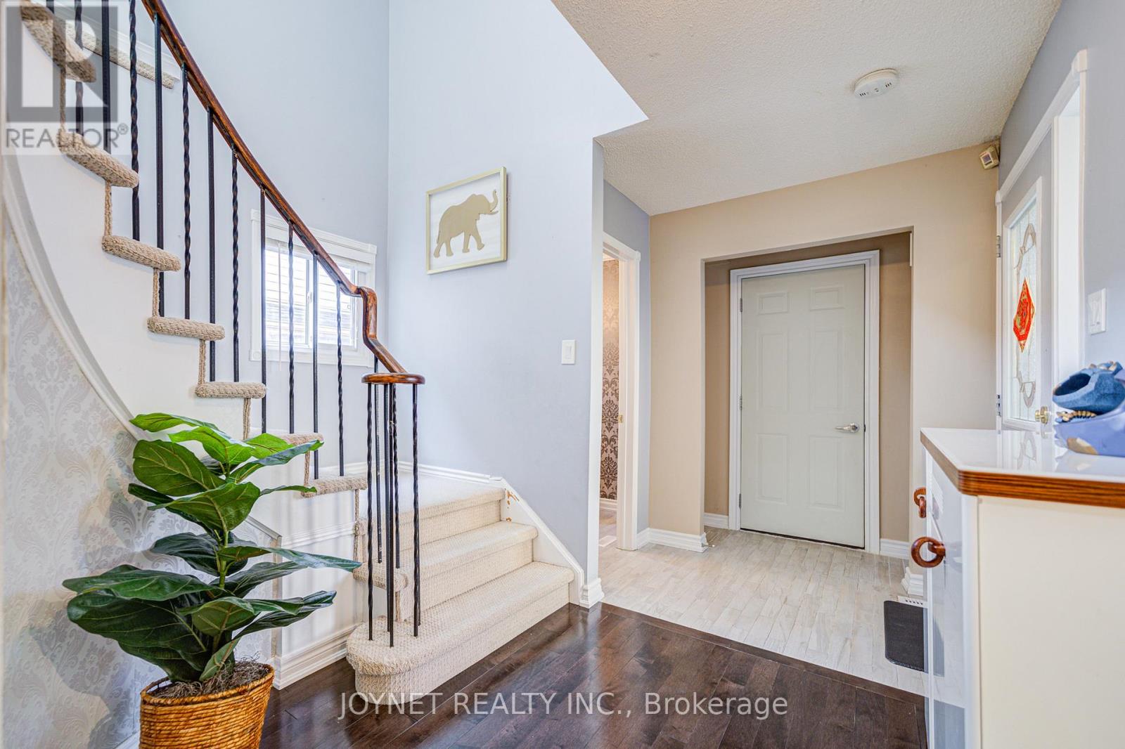 3218 Valcourt Crescent, Mississauga, Ontario  L5L 5J9 - Photo 5 - W12205331