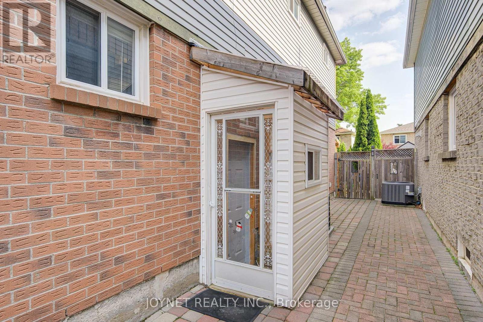 3218 Valcourt Crescent, Mississauga, Ontario  L5L 5J9 - Photo 30 - W12205331