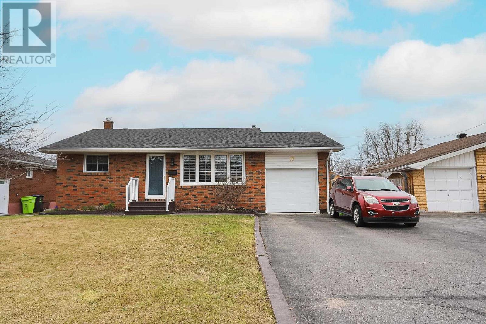 19 Pretoria HL, Sault Ste. Marie, Ontario