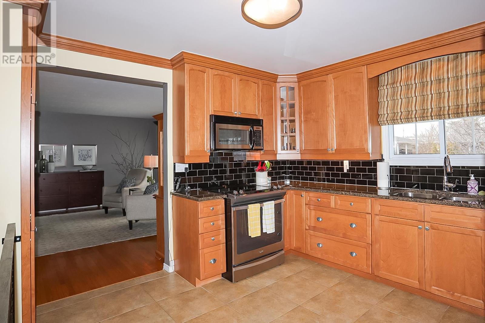 19 Pretoria Hl, Sault Ste. Marie, Ontario  P6C 5B9 - Photo 11 - SM250650