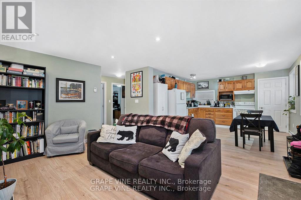 261 Elgin Street W, Arnprior, Ontario  K7S 1P5 - Photo 6 - X12205662