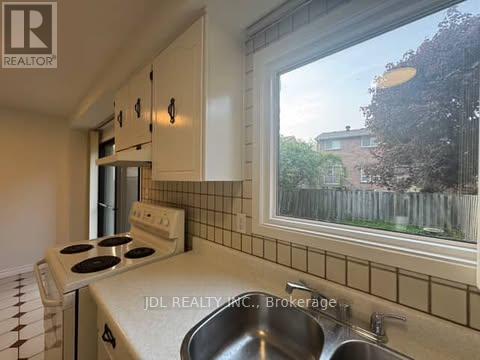 6 Maitland Drive, Markham, Ontario  L3R 4M7 - Photo 9 - N12205659
