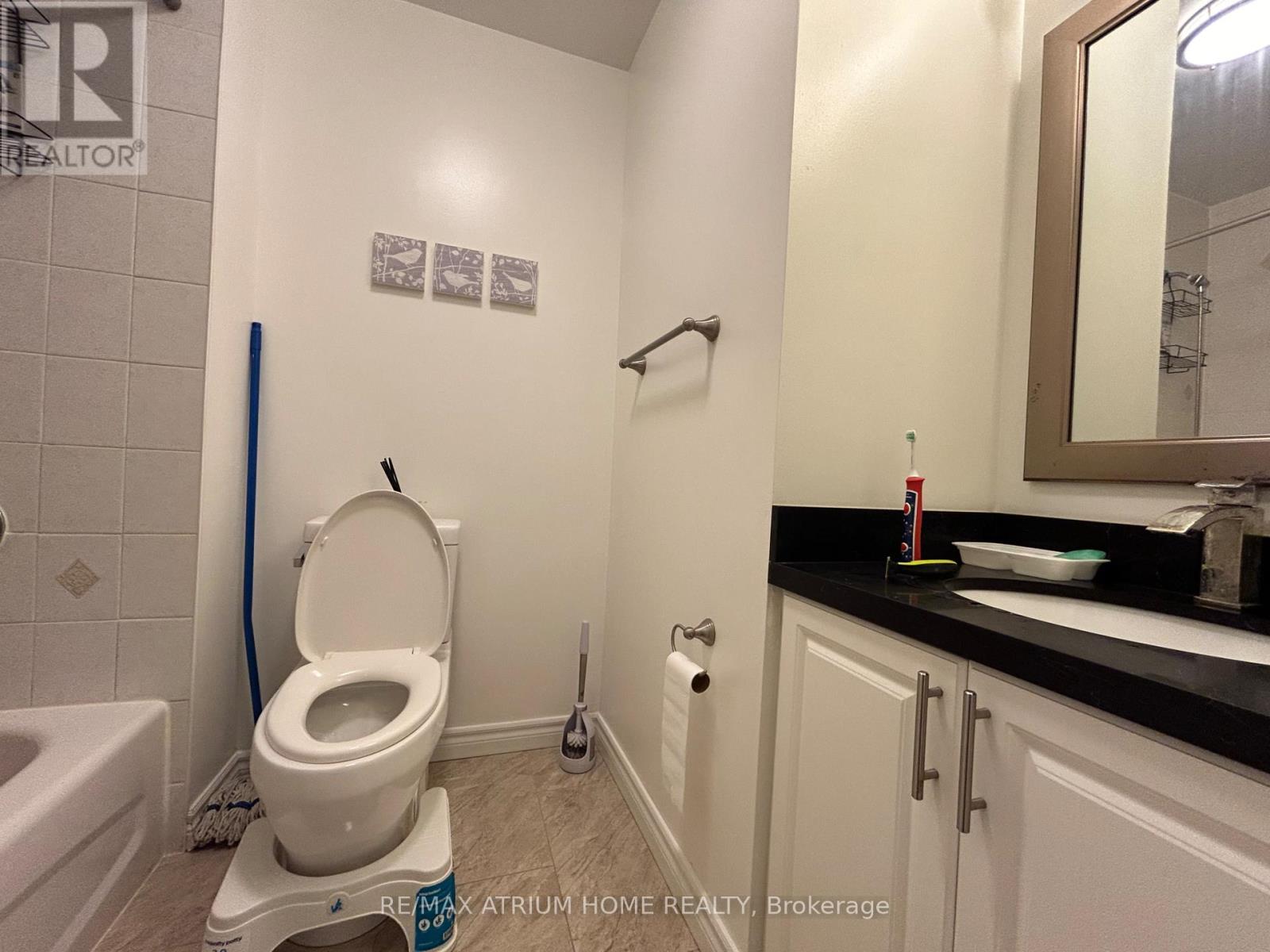 3077 Hawktail Crescent, Mississauga, Ontario  L5M 6W8 - Photo 5 - W12205665