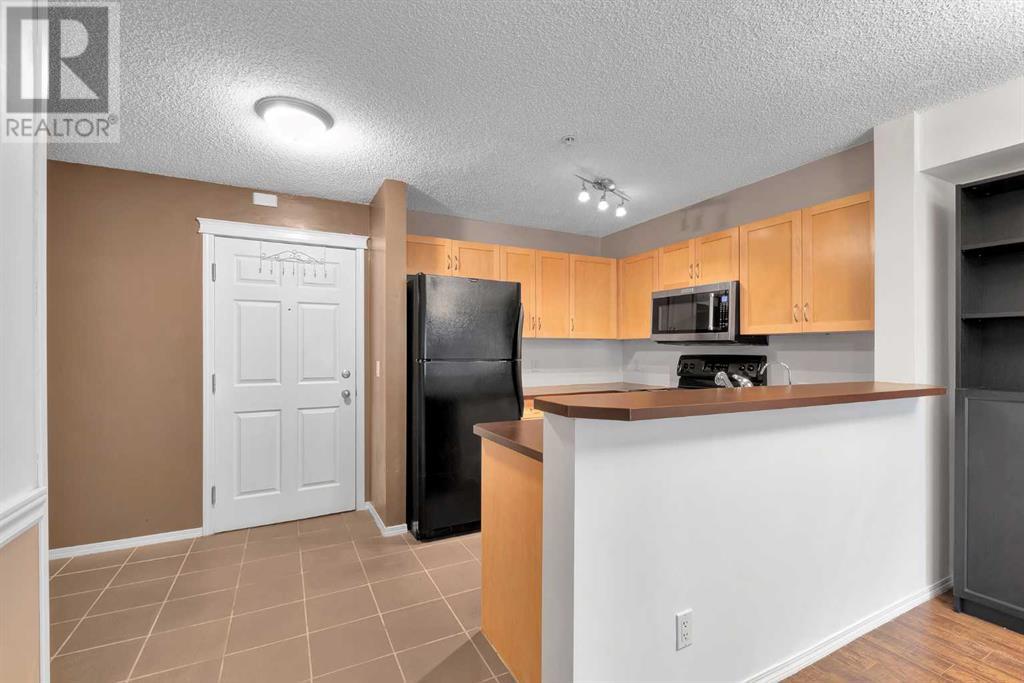 Property at 8104, 70 Panamount Drive NW image 2