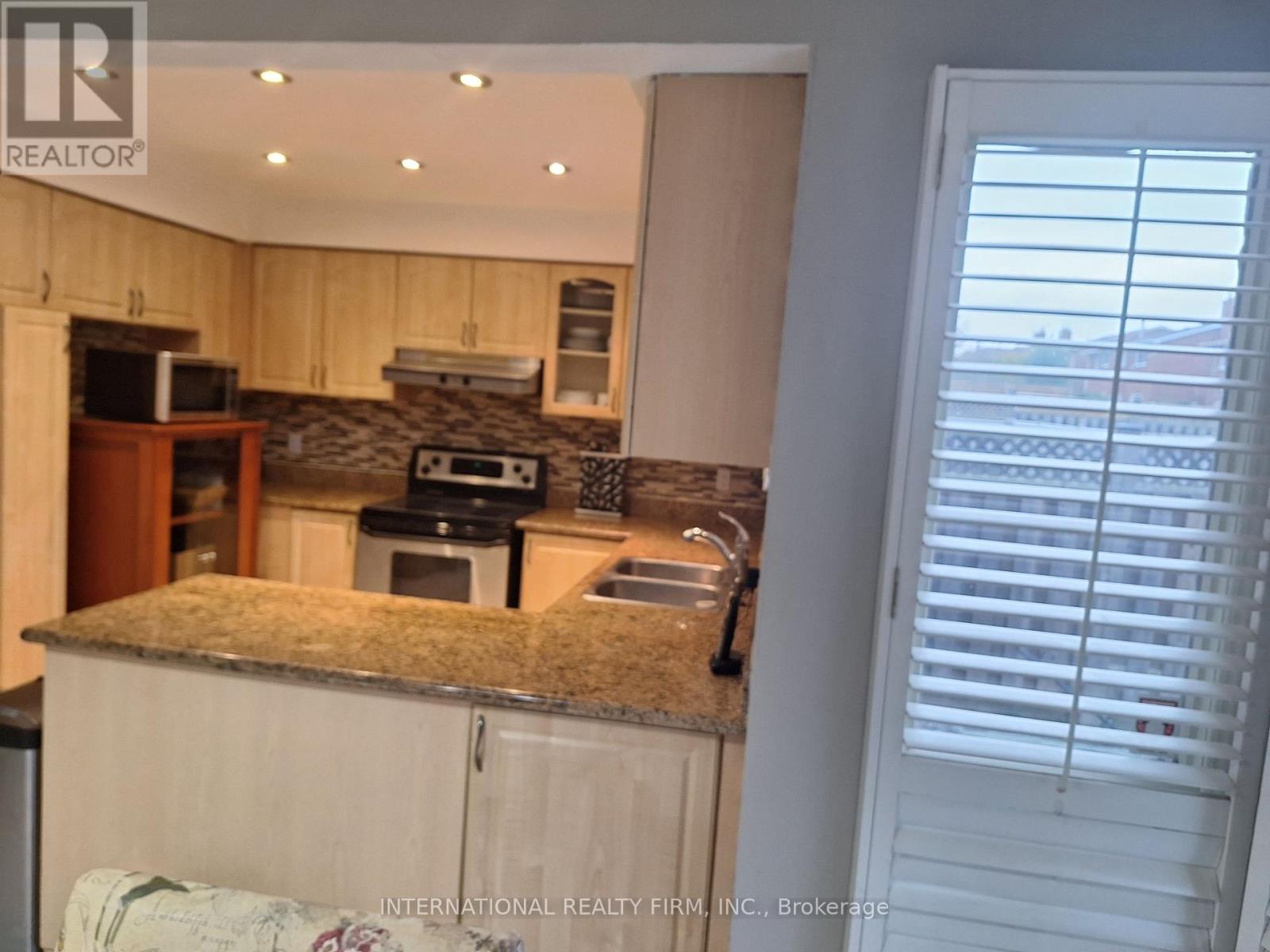 1961 Aldermead Road, Mississauga, Ontario  L5M 3A1 - Photo 6 - W12200697