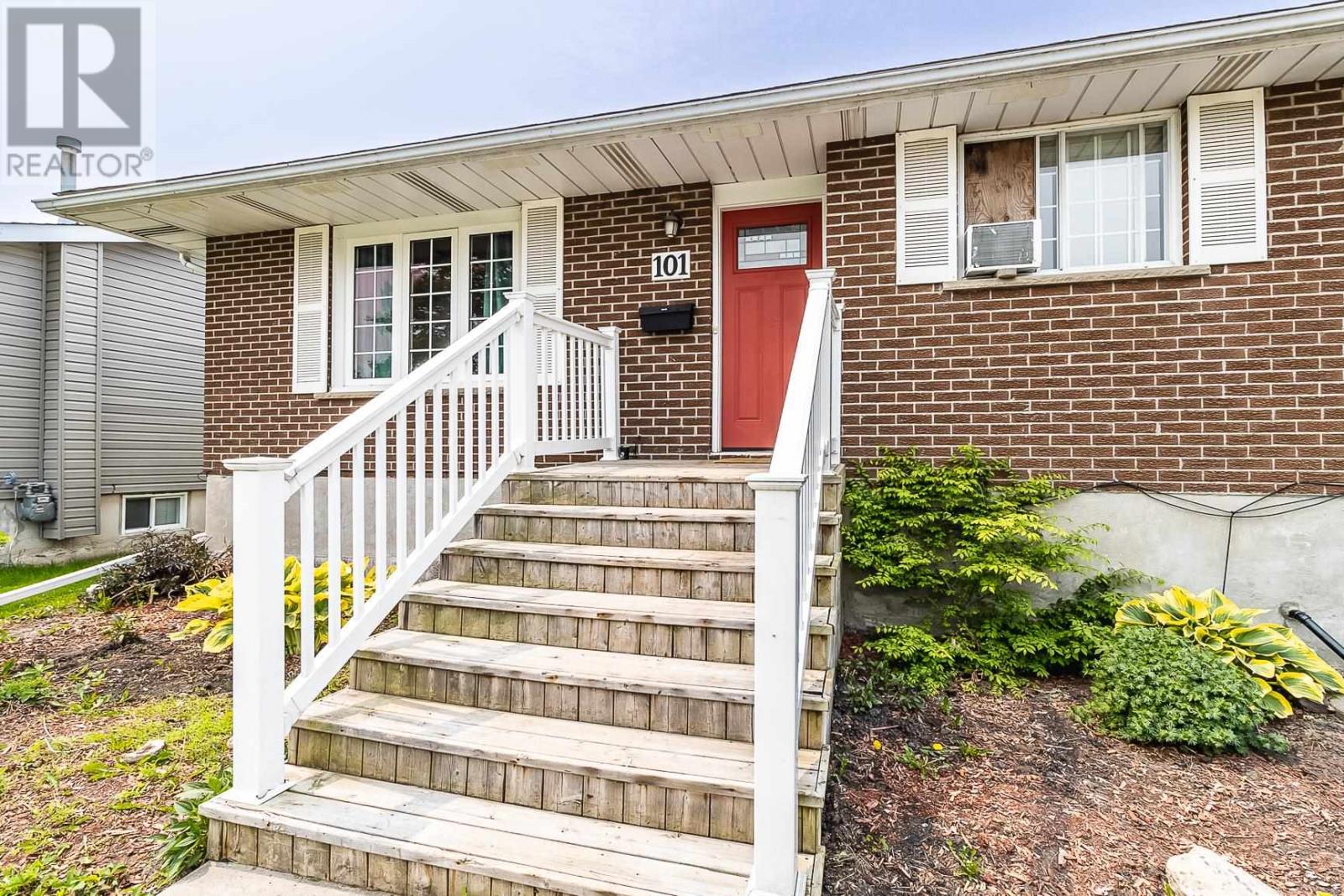 101 Chartwell Dr, Sault Ste. Marie, Ontario  P6A 6A1 - Photo 4 - SM251398