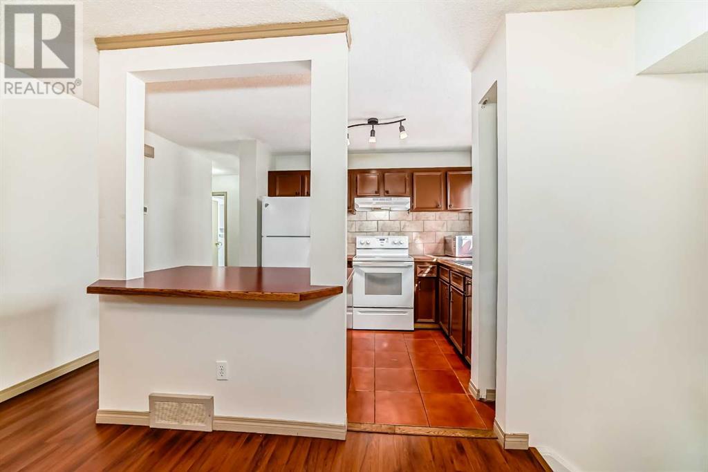 Property at 17, 6915 Ranchview Drive NW image 4