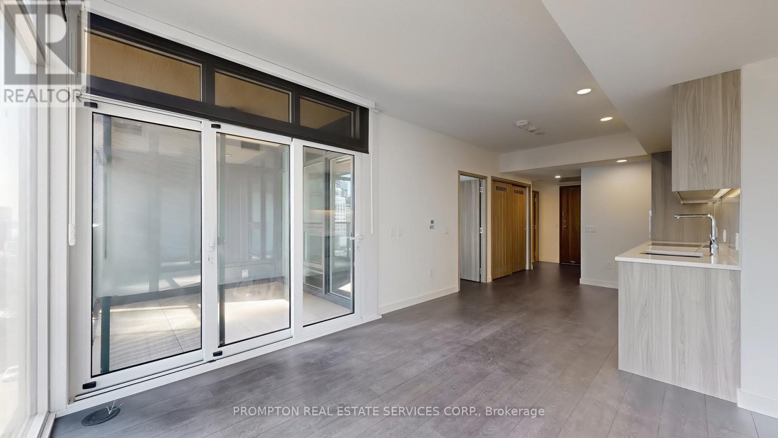 808 - 1 Concord Cityplace Way, Toronto, Ontario  M5V 0X3 - Photo 10 - C12162034