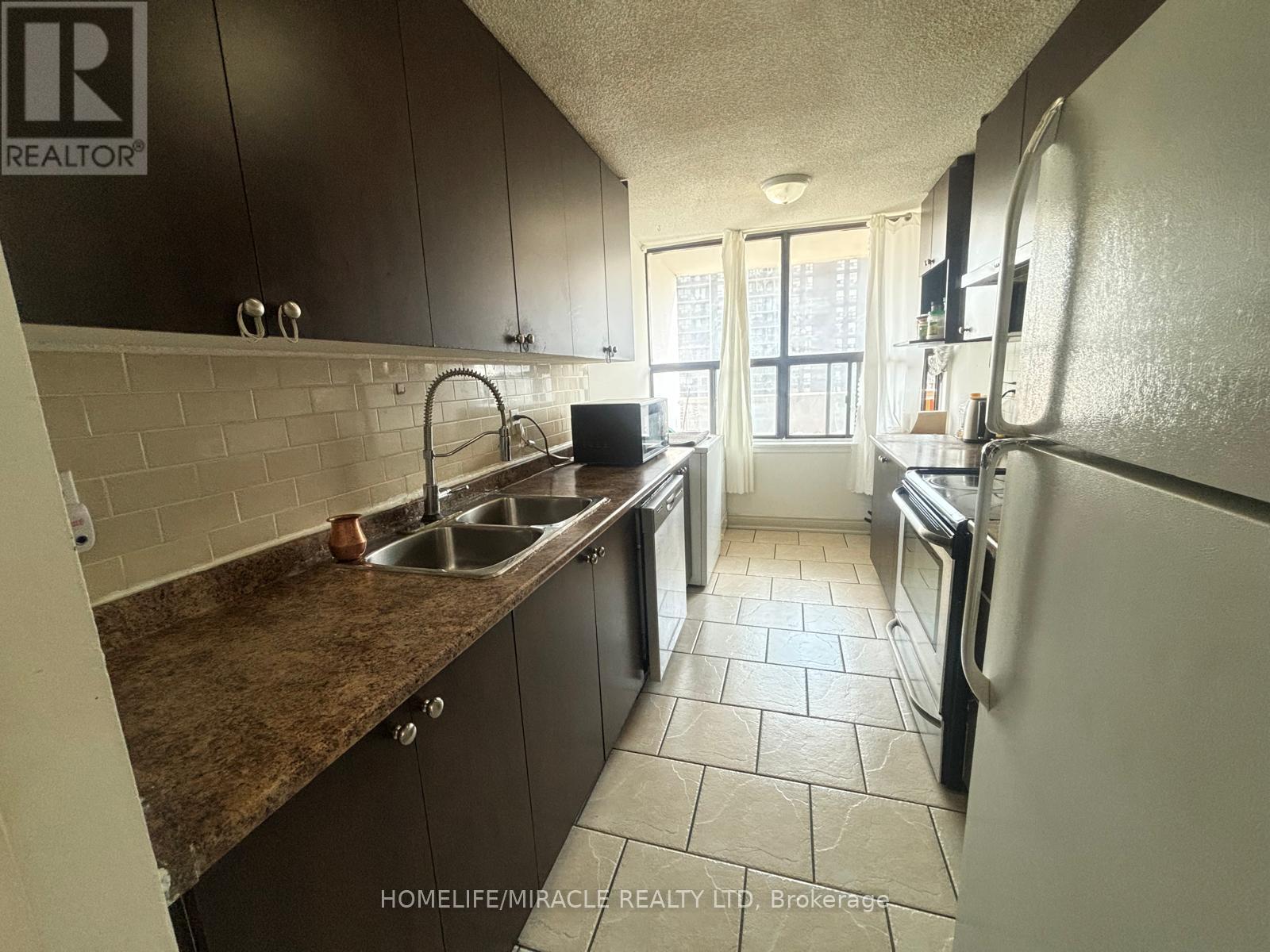 1106 - 4 King Cross Road, Brampton, Ontario  L6T 3X8 - Photo 32 - W12201817