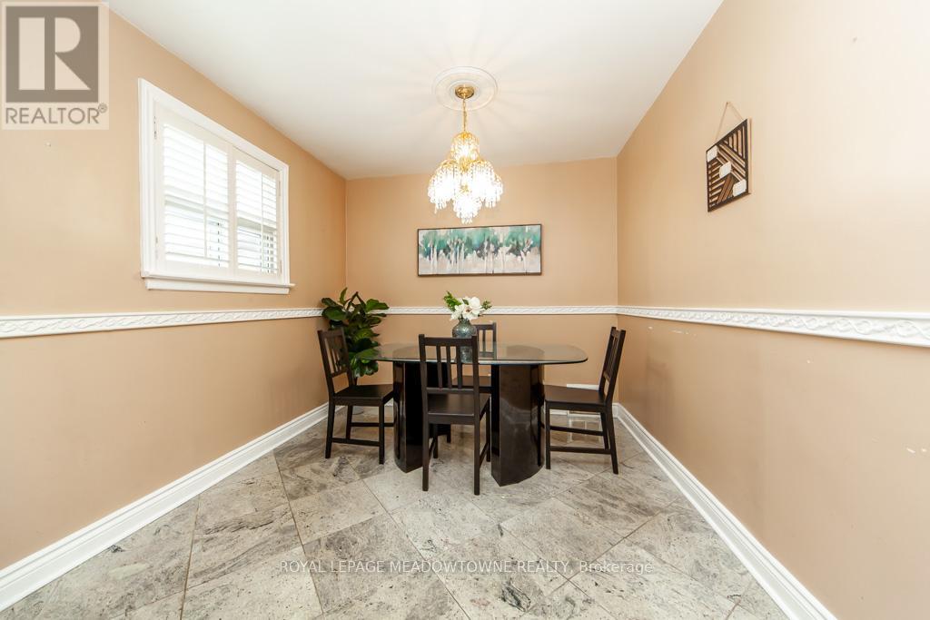47 Jodphur Avenue, Toronto, Ontario  M9M 2J3 - Photo 11 - W12172681