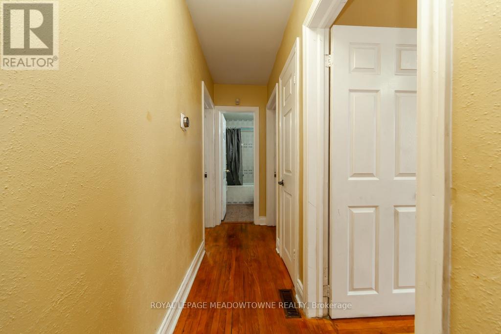 47 Jodphur Avenue, Toronto, Ontario  M9M 2J3 - Photo 14 - W12172681