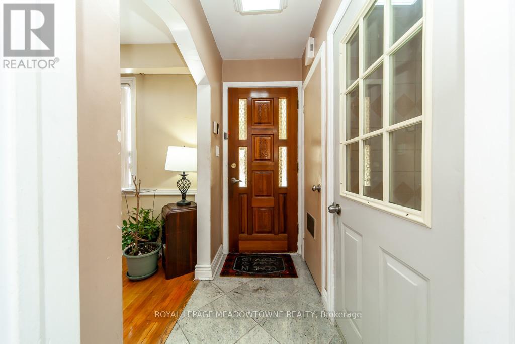 47 Jodphur Avenue, Toronto, Ontario  M9M 2J3 - Photo 2 - W12172681