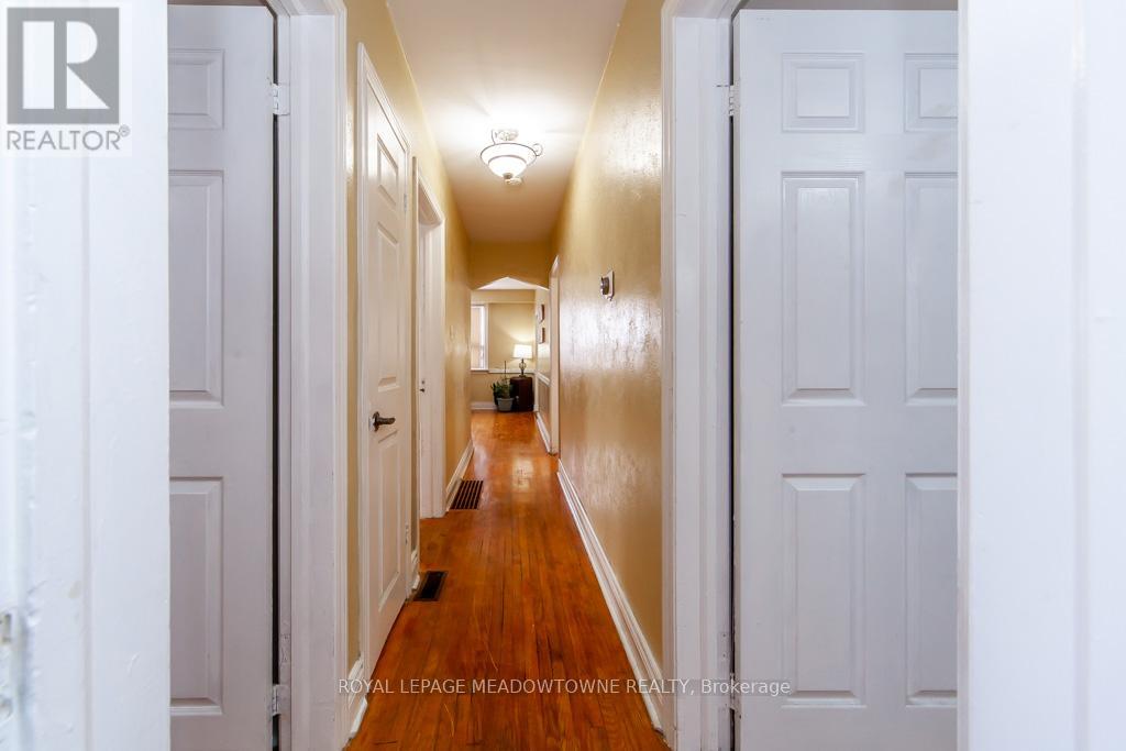 47 Jodphur Avenue, Toronto, Ontario  M9M 2J3 - Photo 15 - W12172681