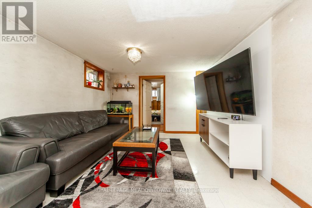 47 Jodphur Avenue, Toronto, Ontario  M9M 2J3 - Photo 27 - W12172681