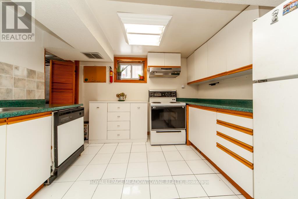 47 Jodphur Avenue, Toronto, Ontario  M9M 2J3 - Photo 31 - W12172681