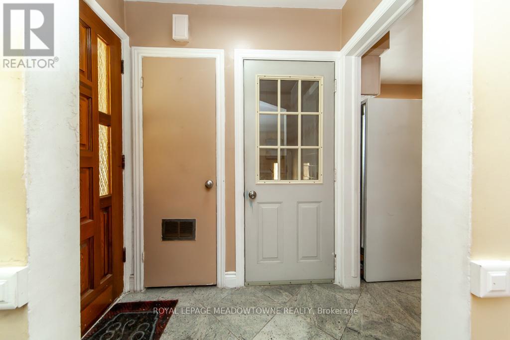 47 Jodphur Avenue, Toronto, Ontario  M9M 2J3 - Photo 3 - W12172681