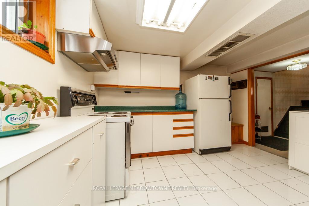 47 Jodphur Avenue, Toronto, Ontario  M9M 2J3 - Photo 32 - W12172681