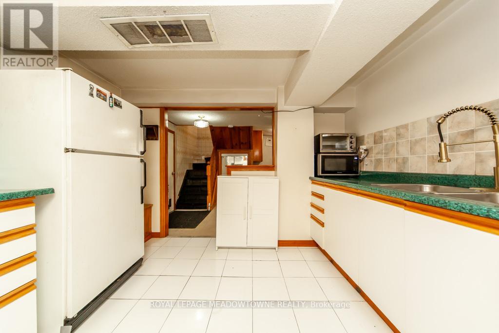 47 Jodphur Avenue, Toronto, Ontario  M9M 2J3 - Photo 33 - W12172681