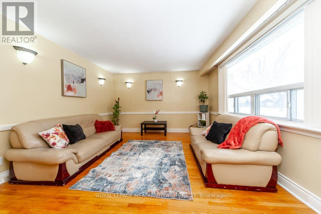47 Jodphur Avenue, Toronto, Ontario  M9M 2J3 - Photo 4 - W12172681
