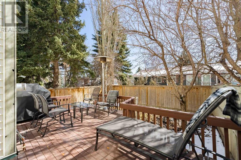 Property at 16 Varsity Estates Gardens NW image 4