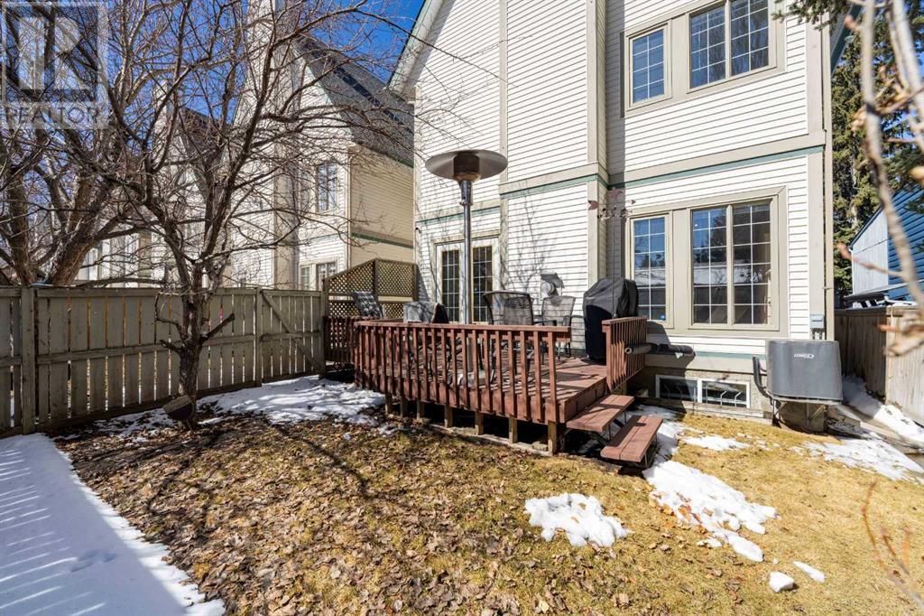 Property at 16 Varsity Estates Gardens NW image 2
