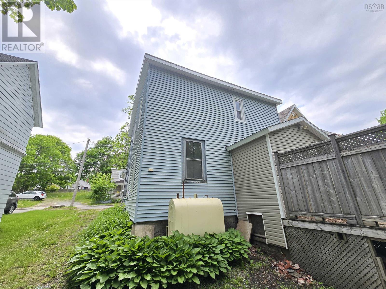 459 Bentinck Street, Sydney, Nova Scotia  B1S 2Y8 - Photo 11 - 202513874