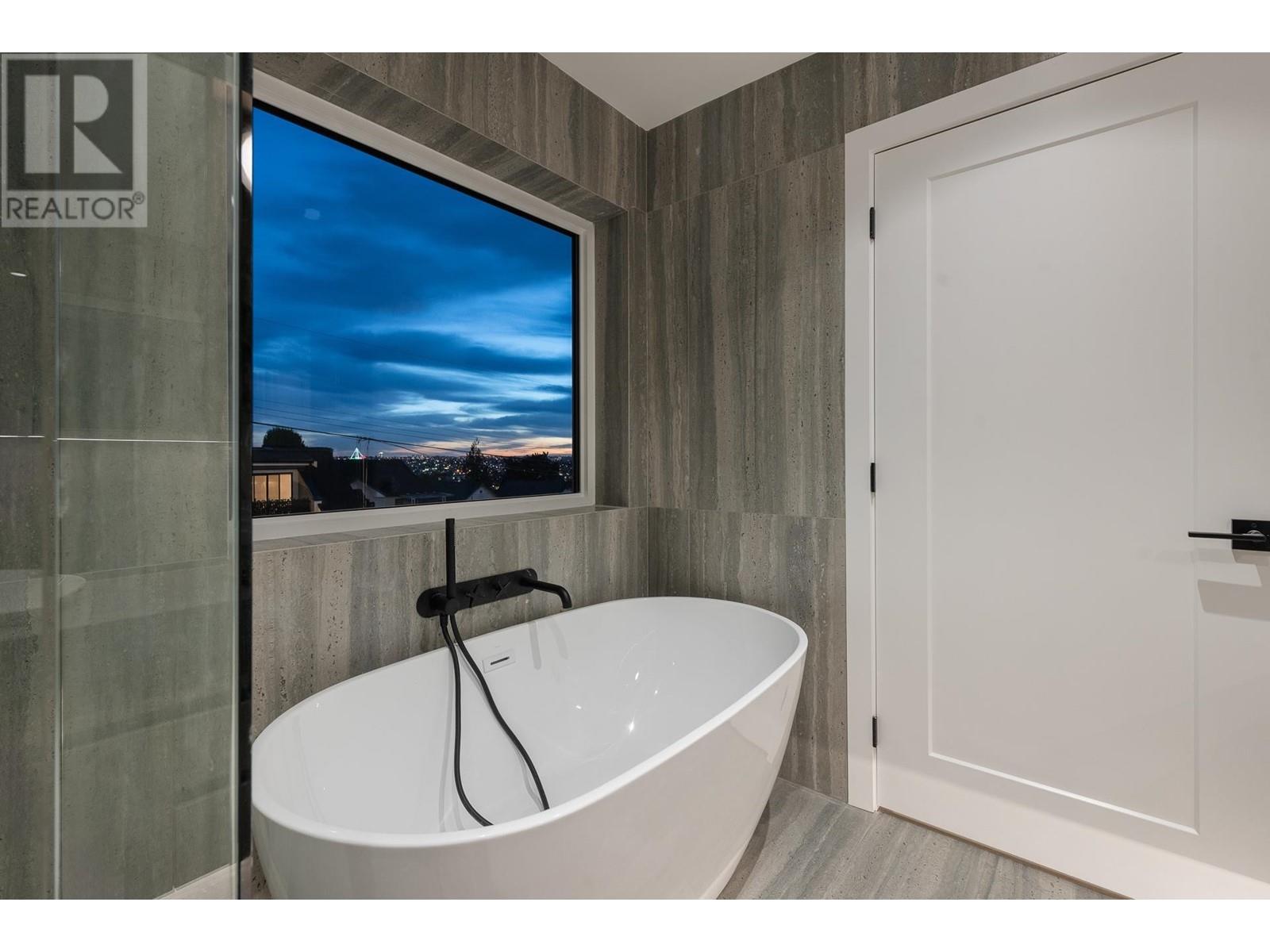 2 3674 Oxford Street, Vancouver, British Columbia  V5K 1P3 - Photo 19 - R3010687