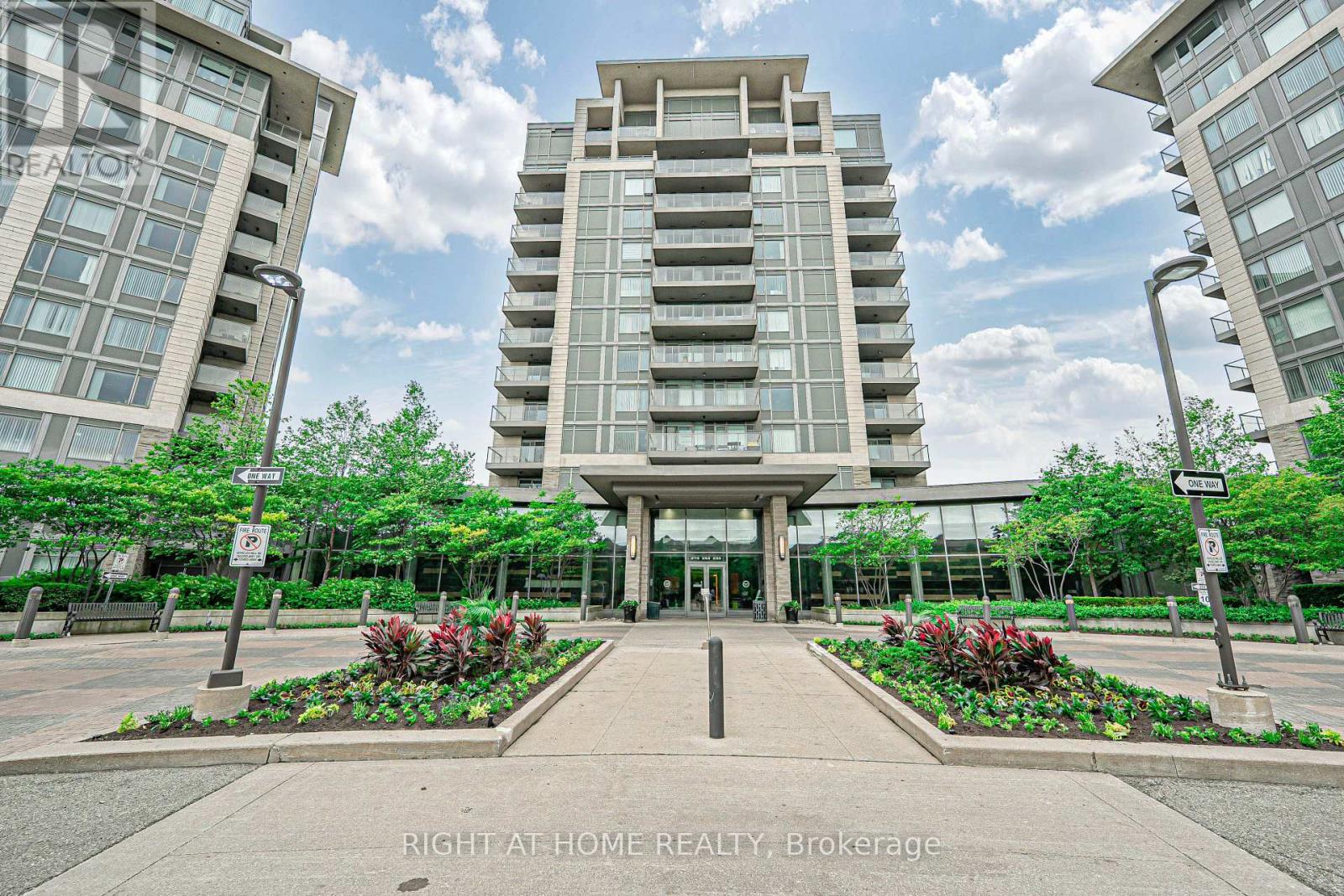 809 - 273 South Park Road, Markham, Ontario  L3T 0B5 - Photo 2 - N12205685