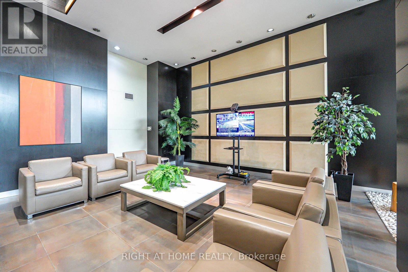 809 - 273 South Park Road, Markham, Ontario  L3T 0B5 - Photo 4 - N12205685