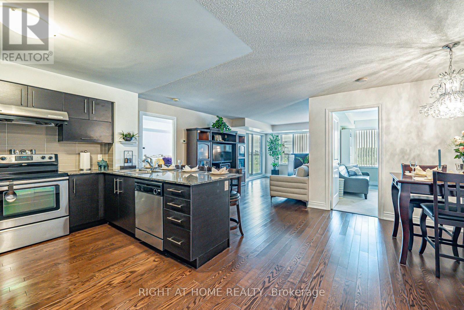 809 - 273 South Park Road, Markham, Ontario  L3T 0B5 - Photo 6 - N12205685