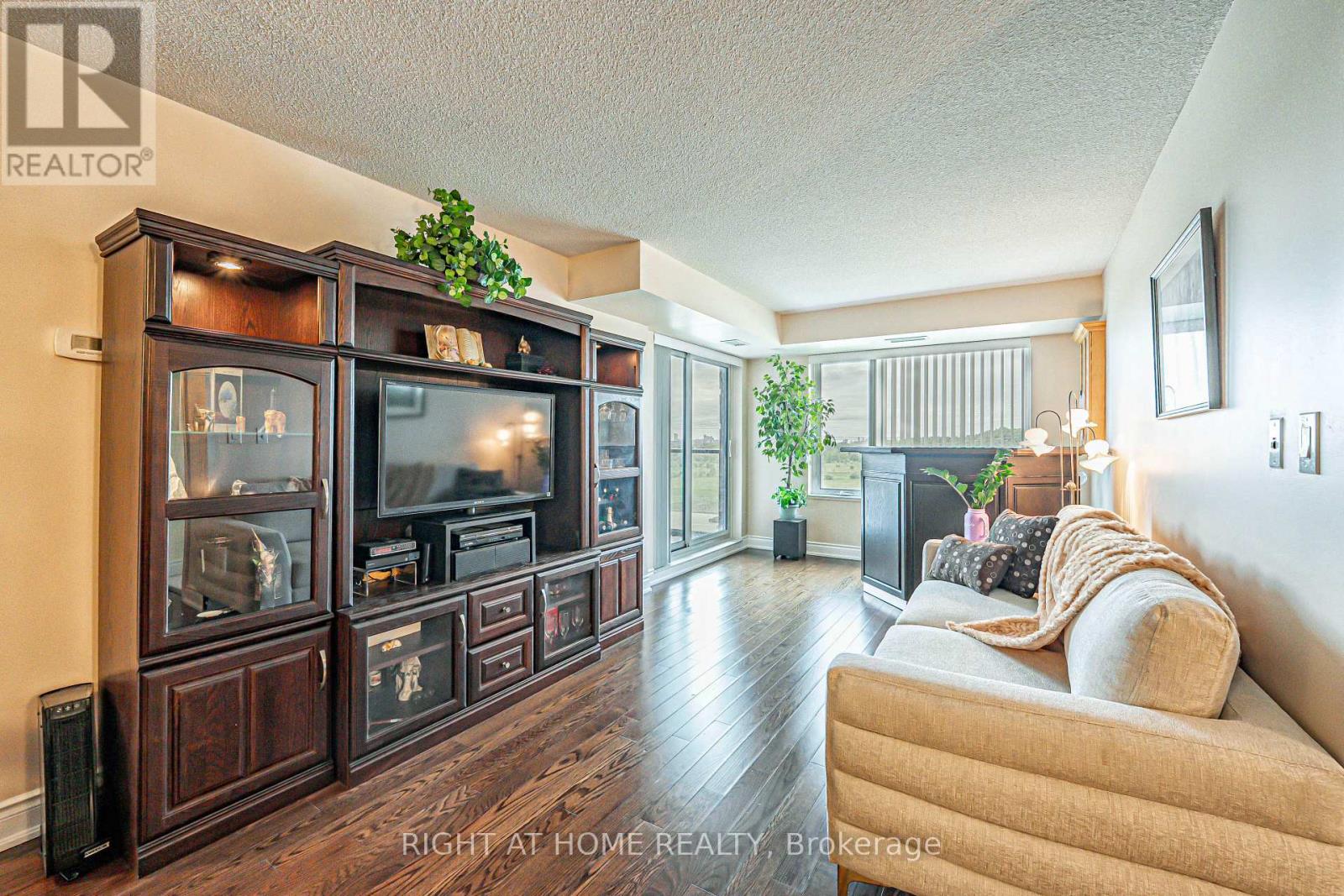 809 - 273 South Park Road, Markham, Ontario  L3T 0B5 - Photo 8 - N12205685