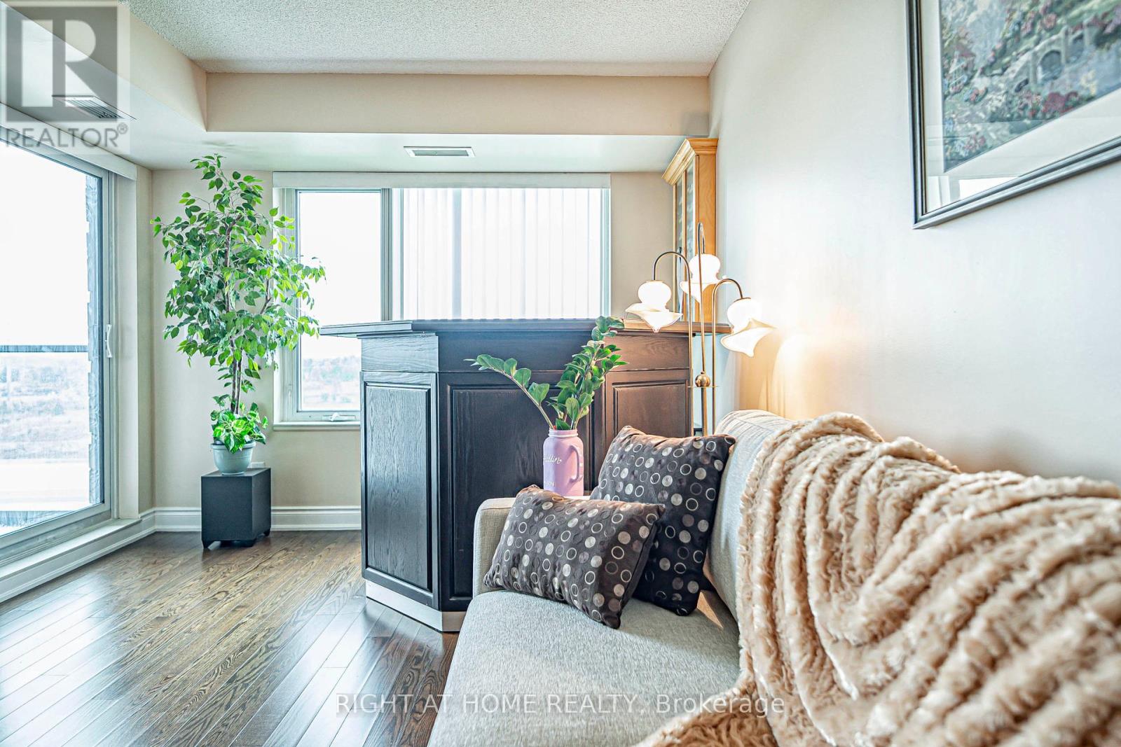 809 - 273 South Park Road, Markham, Ontario  L3T 0B5 - Photo 9 - N12205685